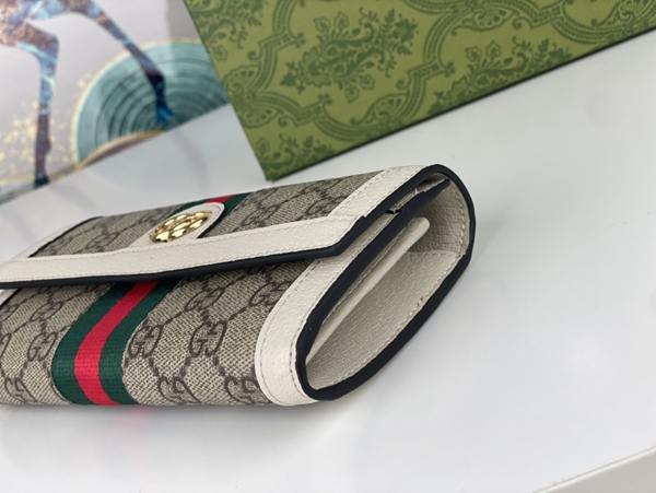 グッチ財布コピー内部構造